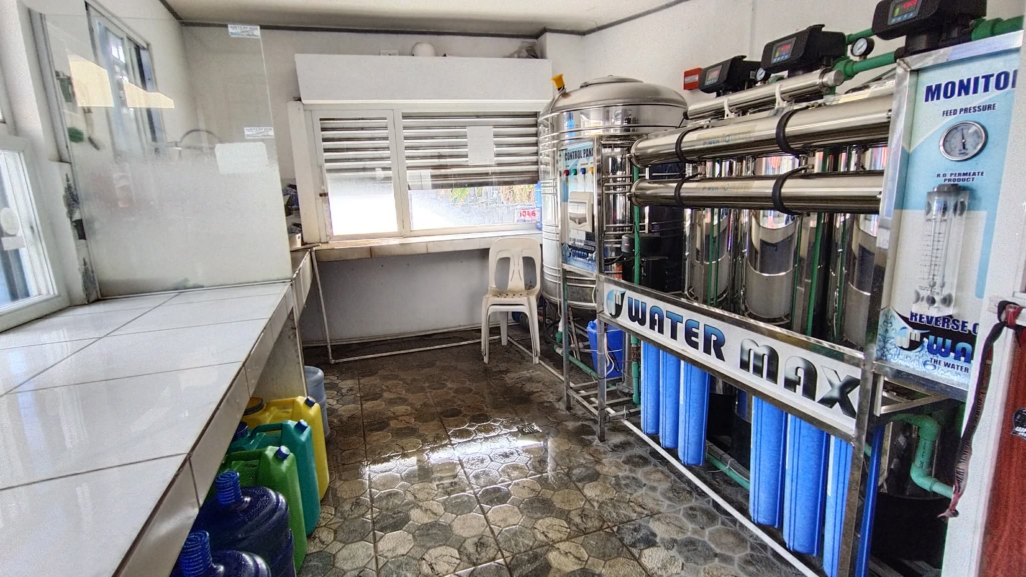 Water refilling station interior